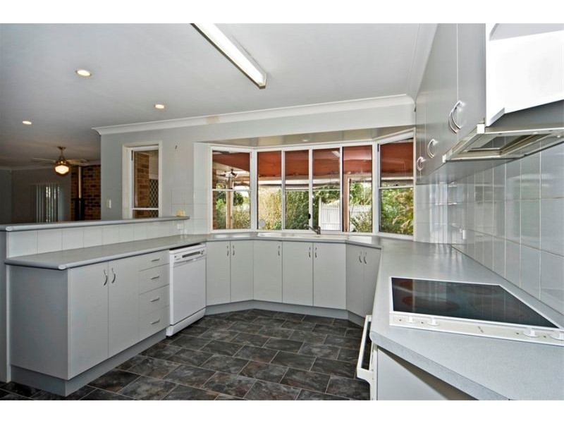 8 Cooper Road, Glenvale QLD 4350