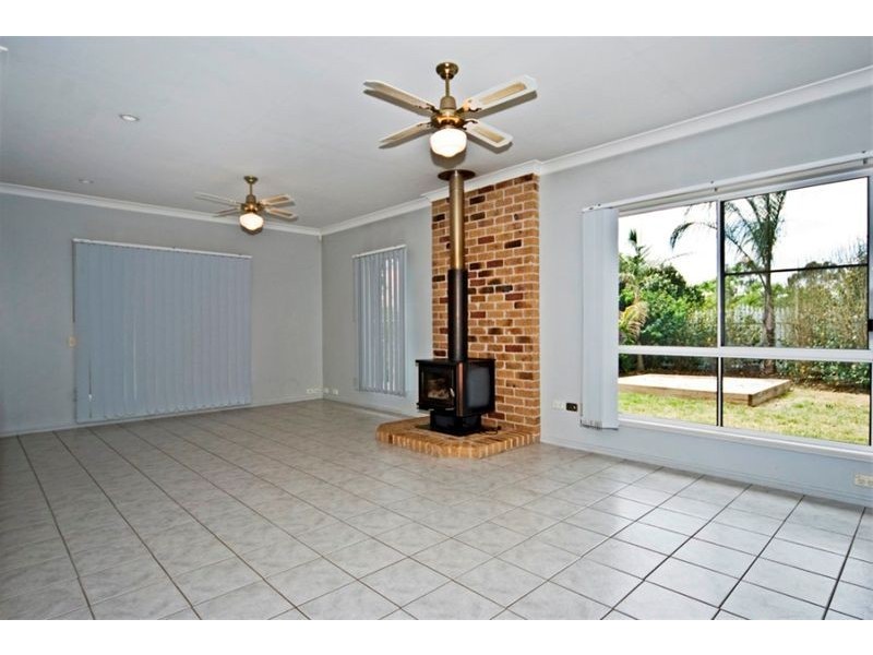 8 Cooper Road, Glenvale QLD 4350