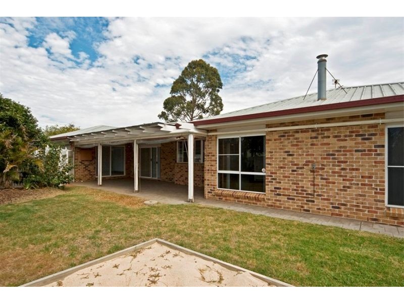 8 Cooper Road, Glenvale QLD 4350