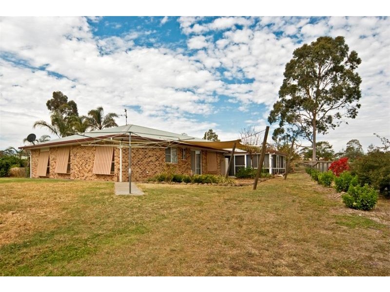 8 Cooper Road, Glenvale QLD 4350