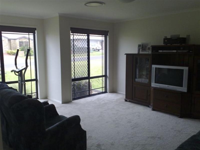 11 Kestrel Drive, Highfields QLD 4352