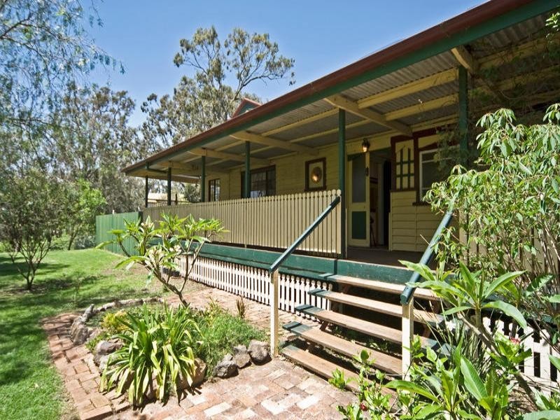 25 Thomas Street, Meringandan West QLD 4352