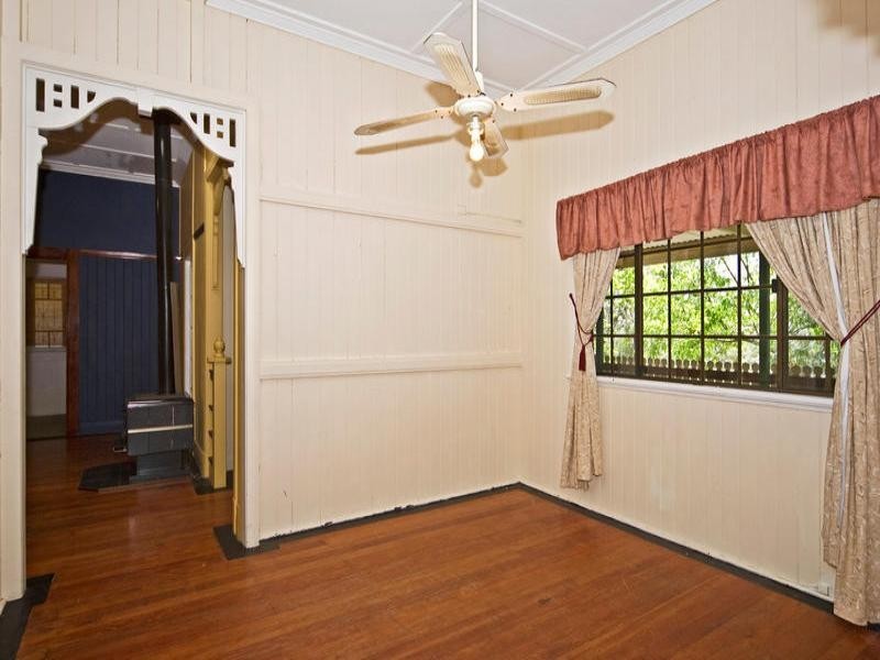 25 Thomas Street, Meringandan West QLD 4352