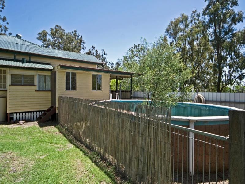 25 Thomas Street, Meringandan West QLD 4352