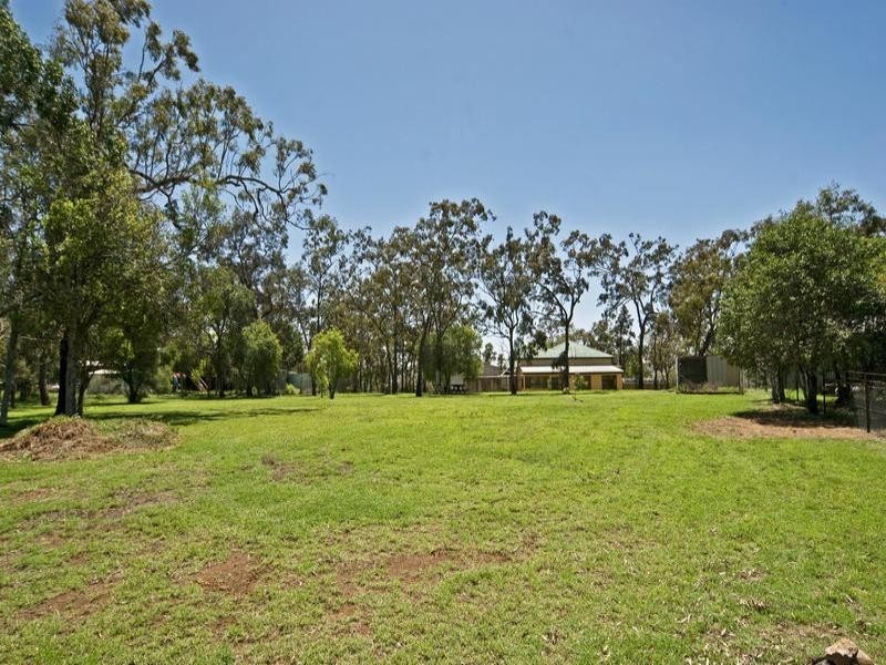 25 Thomas Street, Meringandan West QLD 4352
