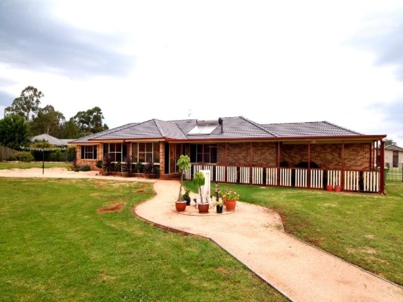 6 Lynne Court, Highfields QLD 4352