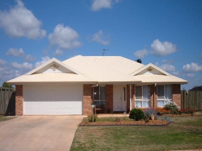 28 Nioka Drive, Highfields QLD 4352