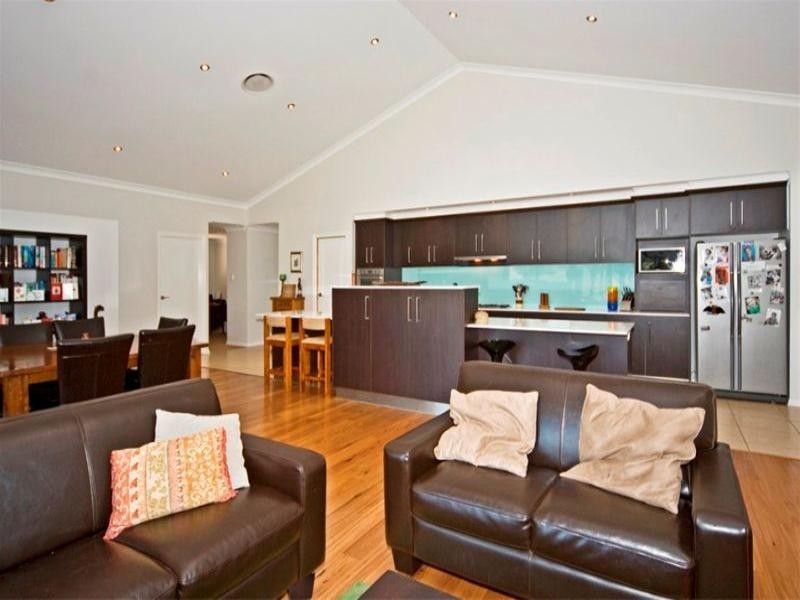 8 Oakdale Place, Highfields QLD 4352