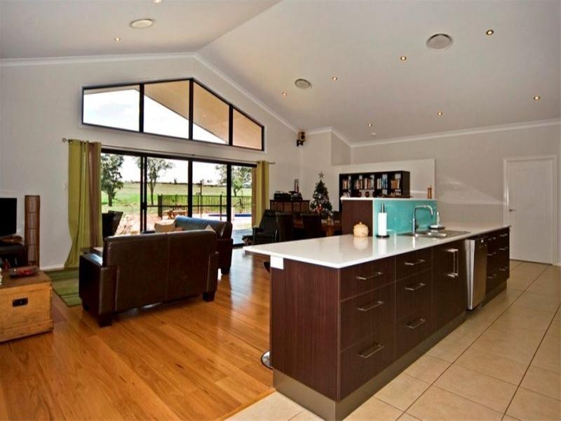 8 Oakdale Place, Highfields QLD 4352