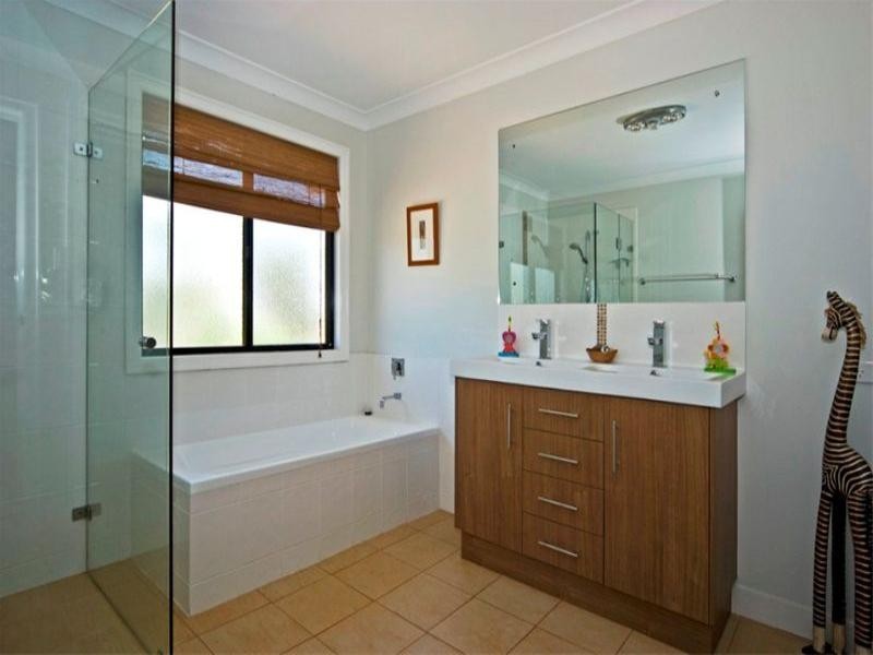 8 Oakdale Place, Highfields QLD 4352