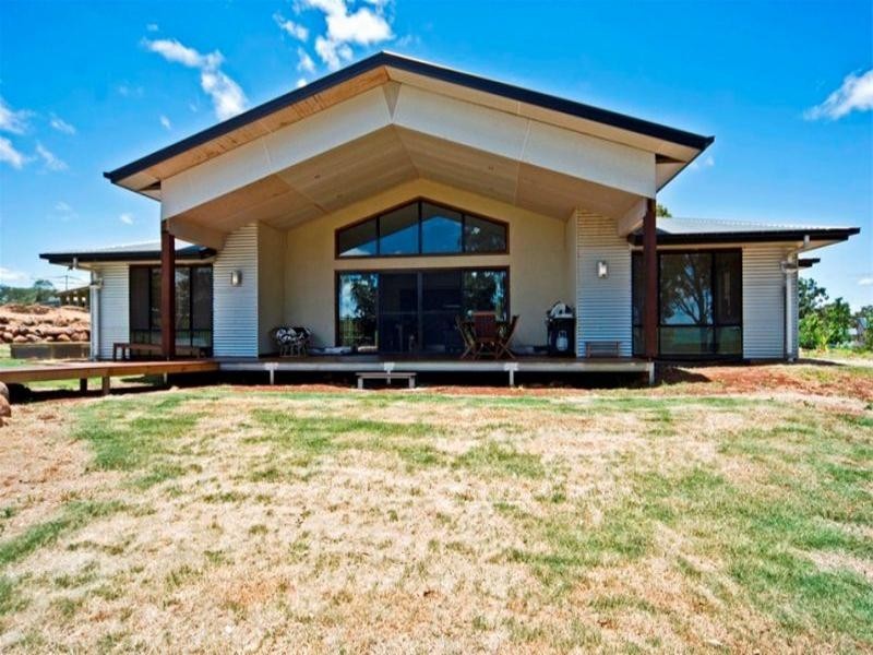 8 Oakdale Place, Highfields QLD 4352