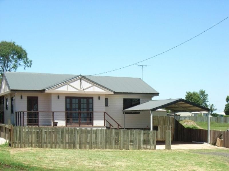 229 New England Highway, Harlaxton QLD 4350