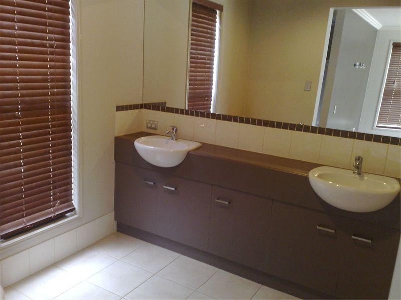 18 Highfields Road, Highfields QLD 4352