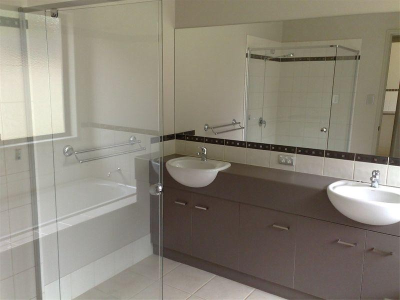 18 Highfields Road, Highfields QLD 4352