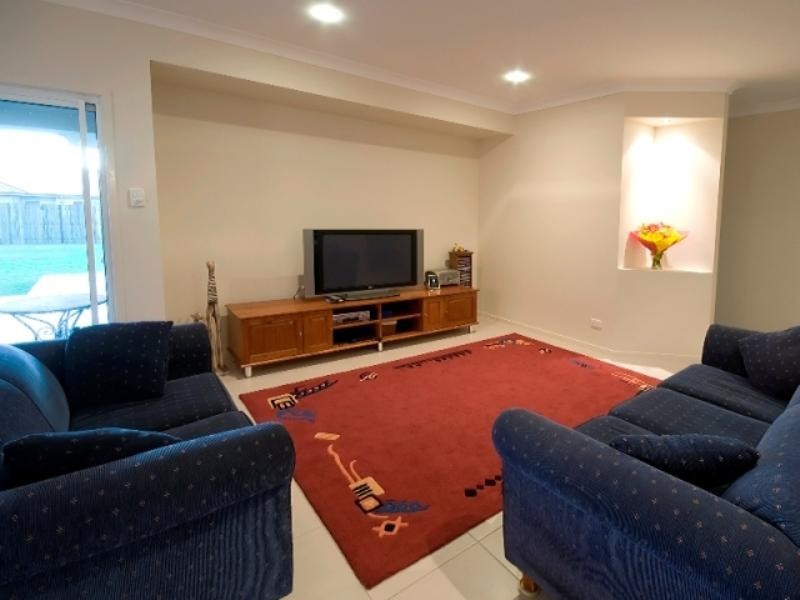 17 Nioka Drive, Highfields QLD 4352