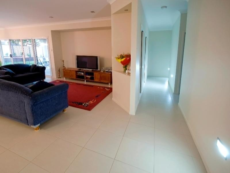 17 Nioka Drive, Highfields QLD 4352