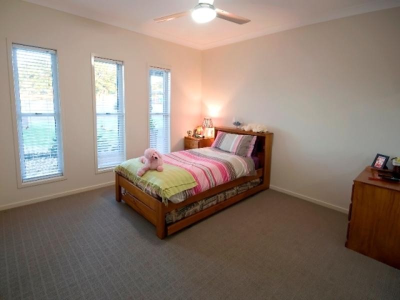 17 Nioka Drive, Highfields QLD 4352