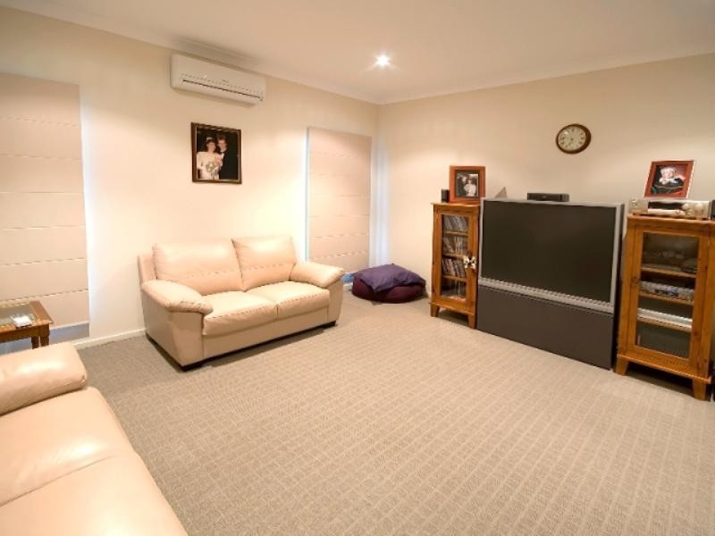 17 Nioka Drive, Highfields QLD 4352