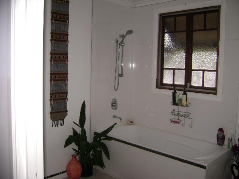 18 Clive Crescent, Withcott QLD 4352