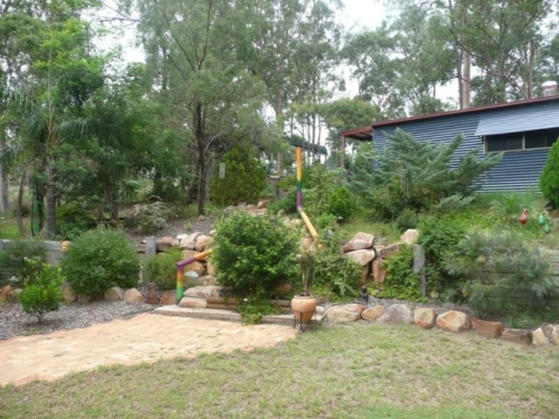 18 Clive Crescent, Withcott QLD 4352