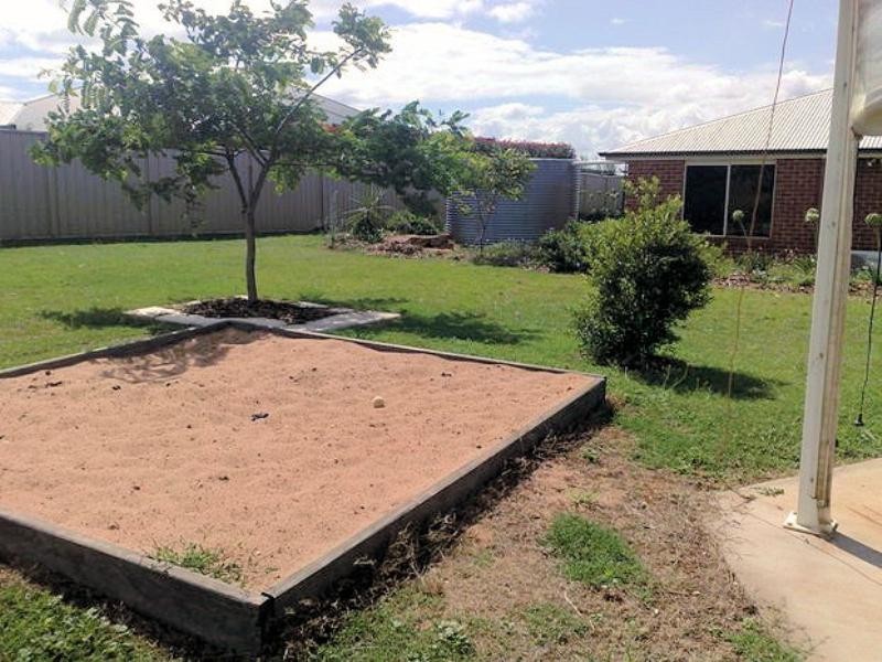 10 Cole Drive, Highfields QLD 4352
