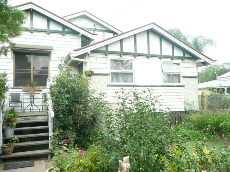 18 Toowoomba Road, Crows Nest QLD 4355