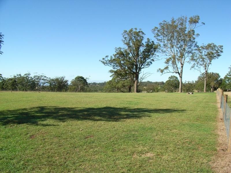 11 Bradys Road, Highfields QLD 4352