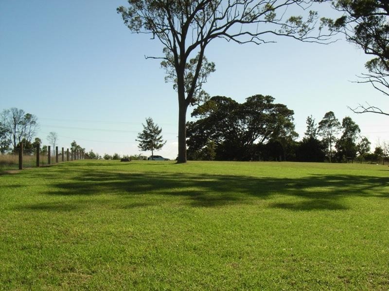 11 Bradys Road, Highfields QLD 4352