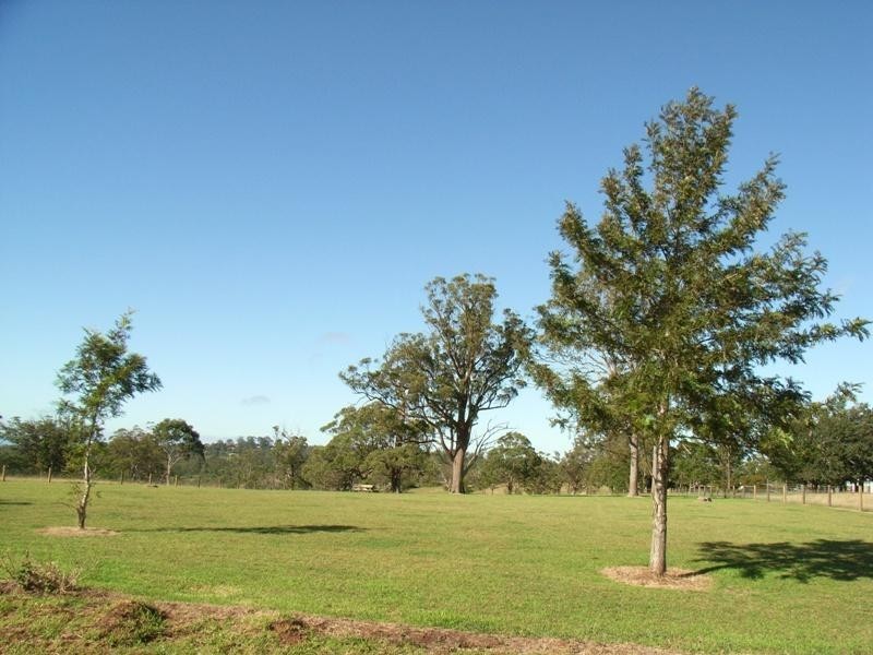 11 Bradys Road, Highfields QLD 4352