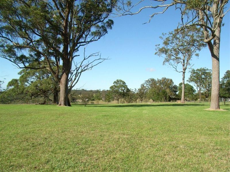 11 Bradys Road, Highfields QLD 4352
