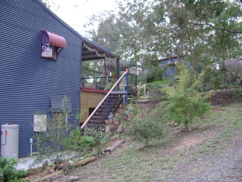 18 Clive Crescent, Withcott QLD 4352