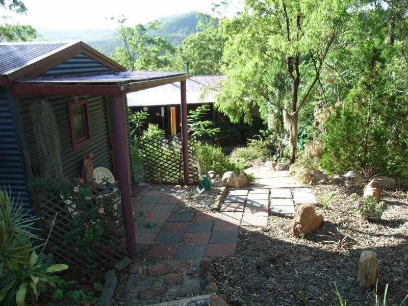 18 Clive Crescent, Withcott QLD 4352