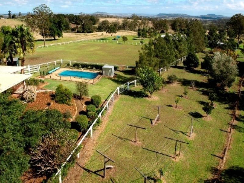 19 Blue Meadow Court, Blue Mountain Heights QLD 4350