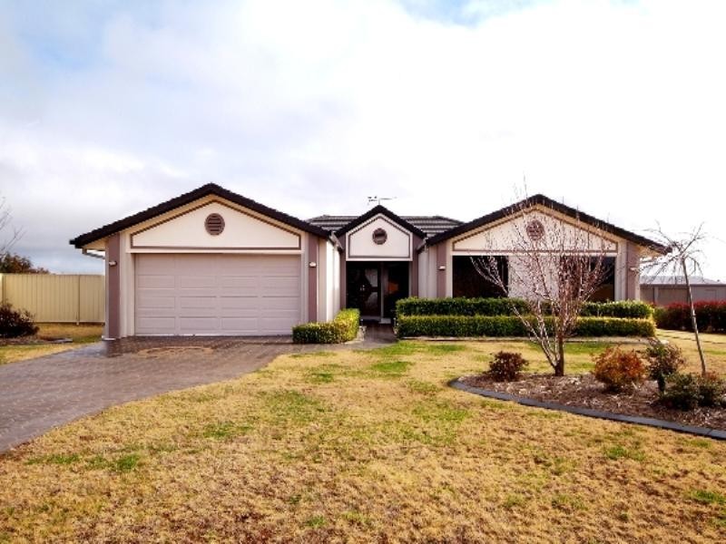 11 Cole Drive, Highfields QLD 4352