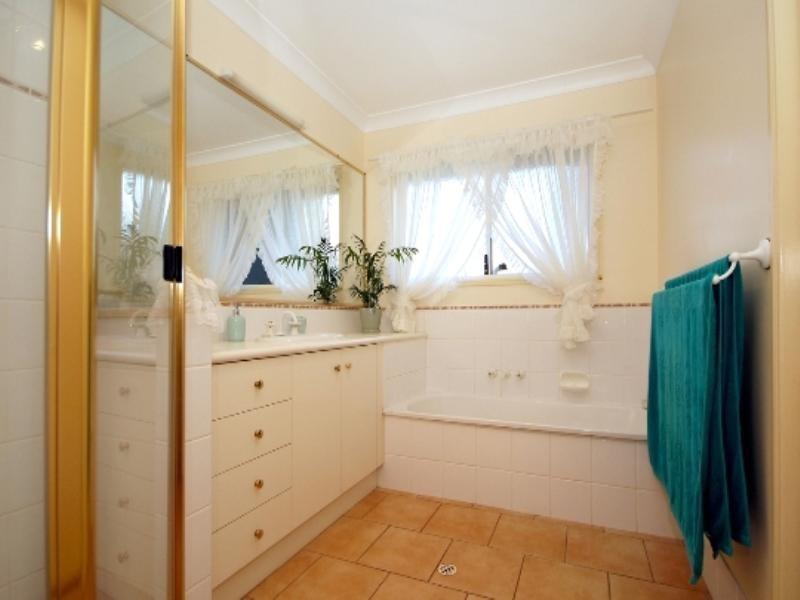 15 Bronwyn Court, Highfields QLD 4352
