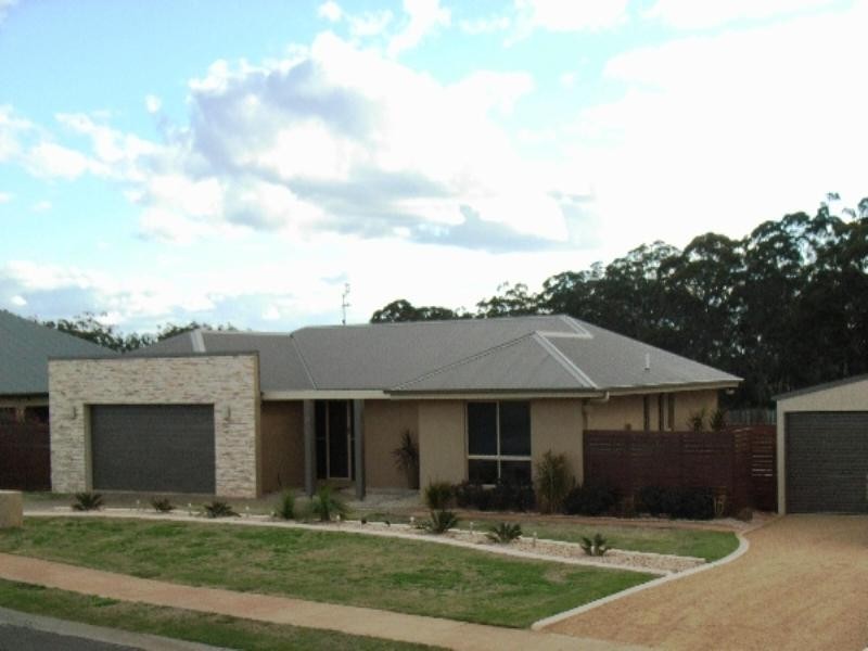 42 Holly Avenue, Highfields QLD 4352