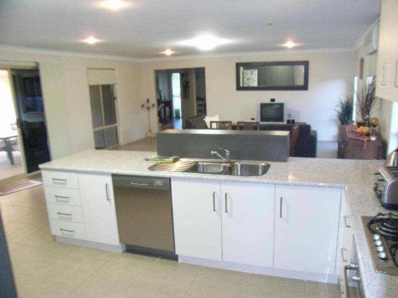 42 Holly Avenue, Highfields QLD 4352