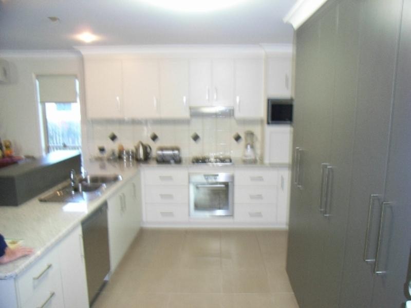 42 Holly Avenue, Highfields QLD 4352