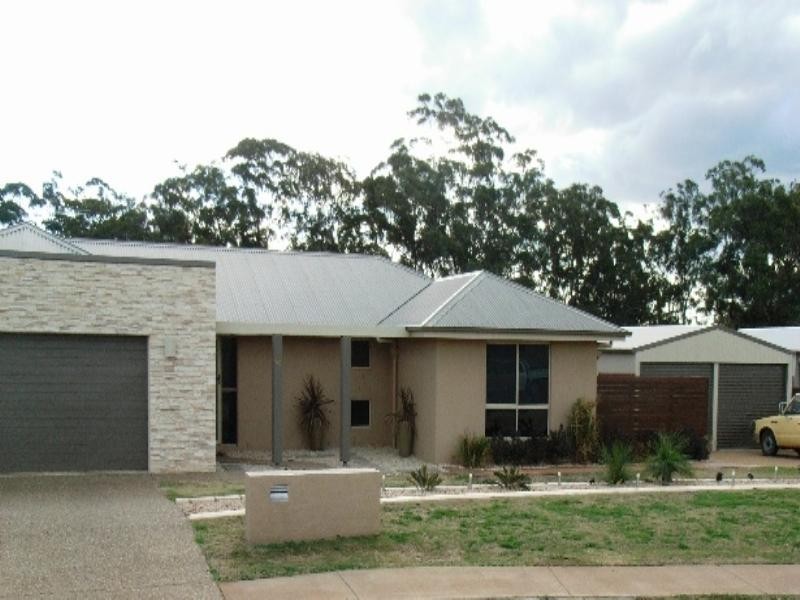 42 Holly Avenue, Highfields QLD 4352