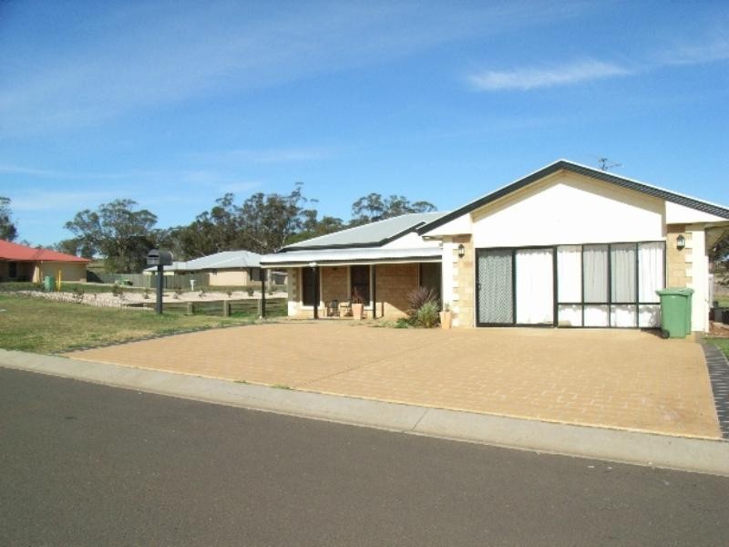 5 Mercedes Drive, Highfields QLD 4352