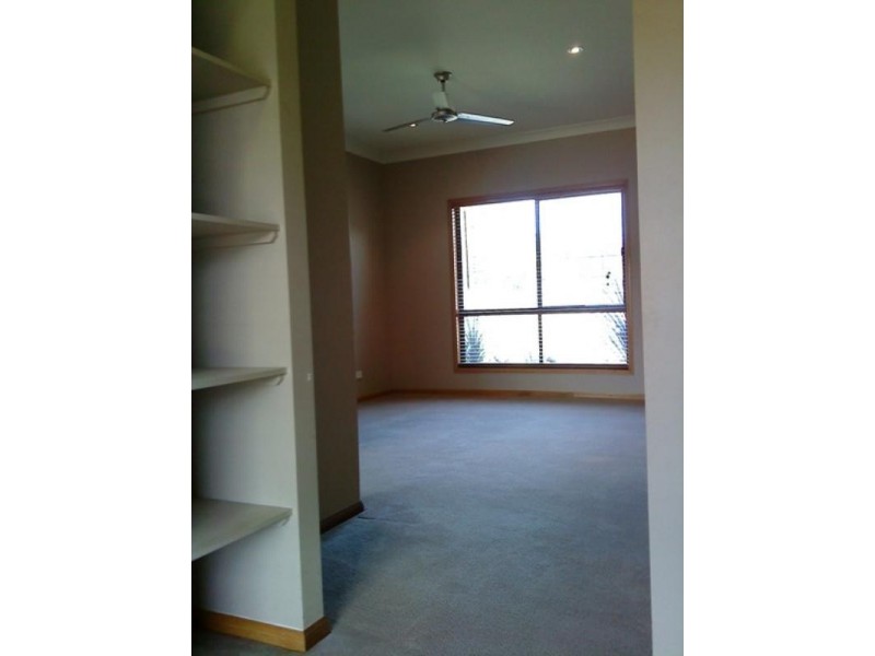 5 Mercedes Drive, Highfields QLD 4352