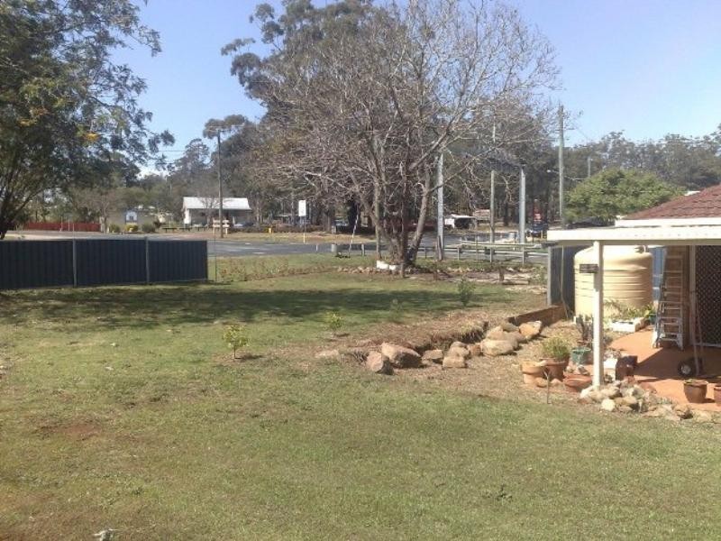 2 Station Street, Hampton QLD 4352