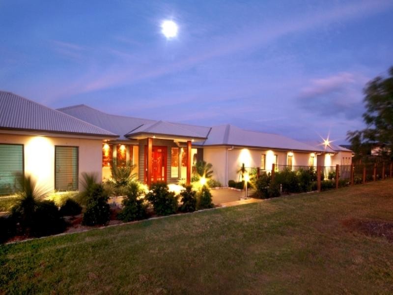 14 Kingfisher Drive, Highfields QLD 4352