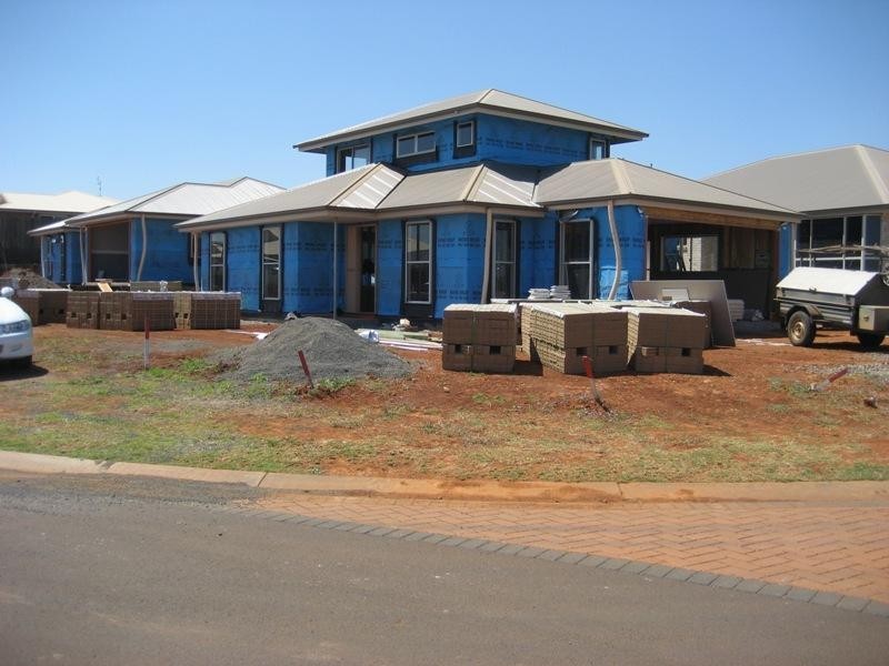 1/2 MacGregor Avenue, Highfields QLD 4352