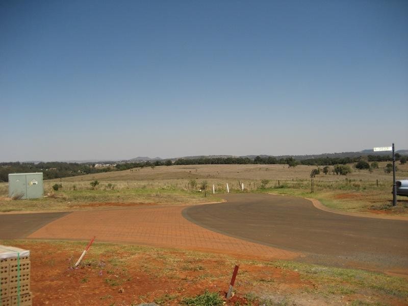 1/2 MacGregor Avenue, Highfields QLD 4352