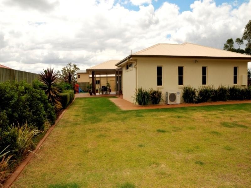 23 Nioka Drive, Highfields QLD 4352