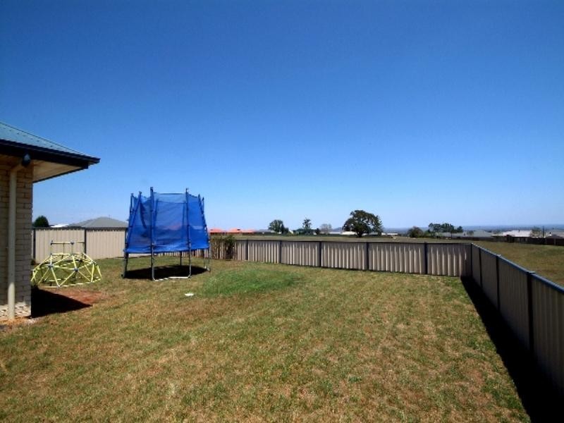18 Dunbar Court, Highfields QLD 4352