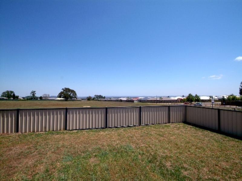 18 Dunbar Court, Highfields QLD 4352