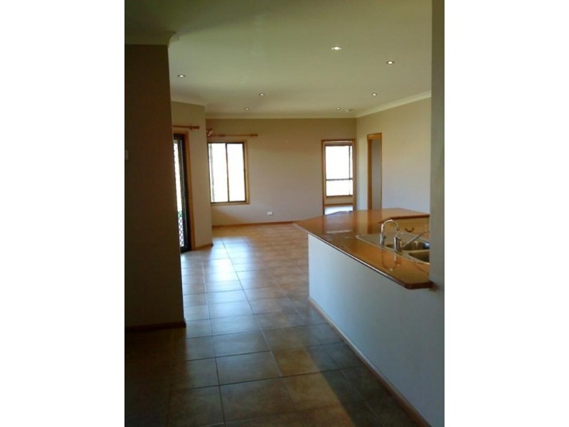 5 Mercedes Drive, Highfields QLD 4352