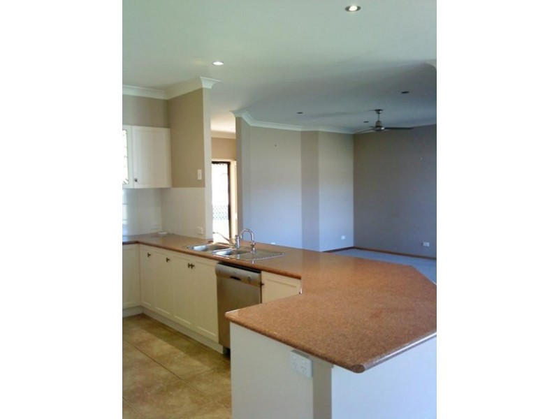 5 Mercedes Drive, Highfields QLD 4352